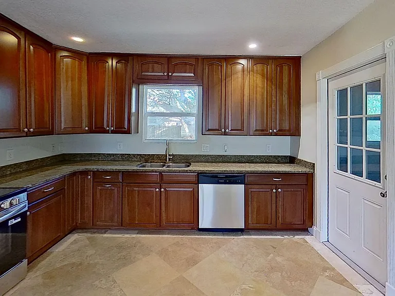 330 Stahlman Ave — Photo 17