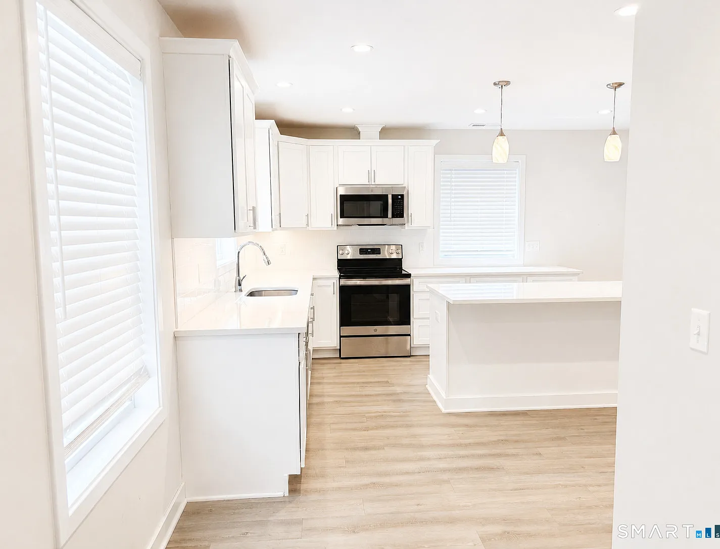 2 bed, 1.5 bath, 1050 sqft, $2,800 — Photo 3