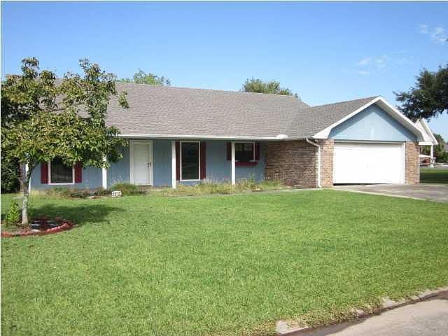 1st image of 1613 Parkwood Dr