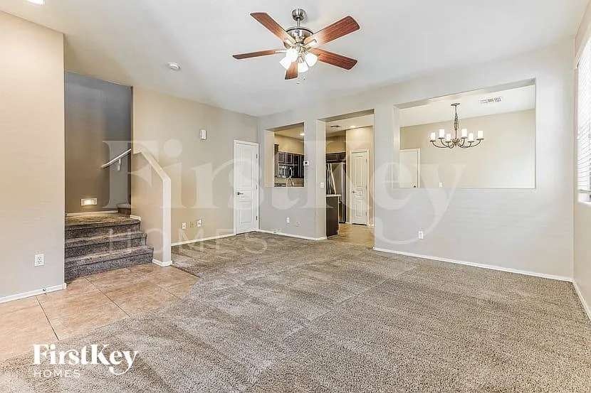 3 bed, 2.5 bath, 1564 sqft, $2,355 — Photo 3