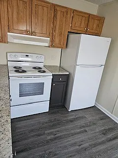 815 Monroe Ln — Photo 3
