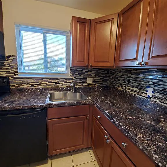 1124 Kaye Ct — Photo 6