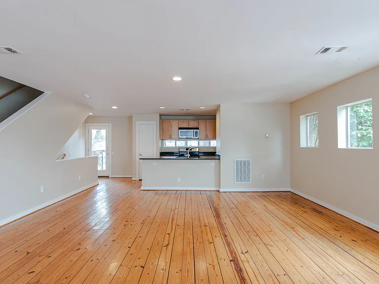 2724 Shelby Ave — Photo 8