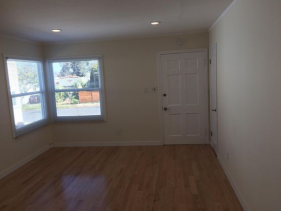 5th image of 3636 Solano Ave