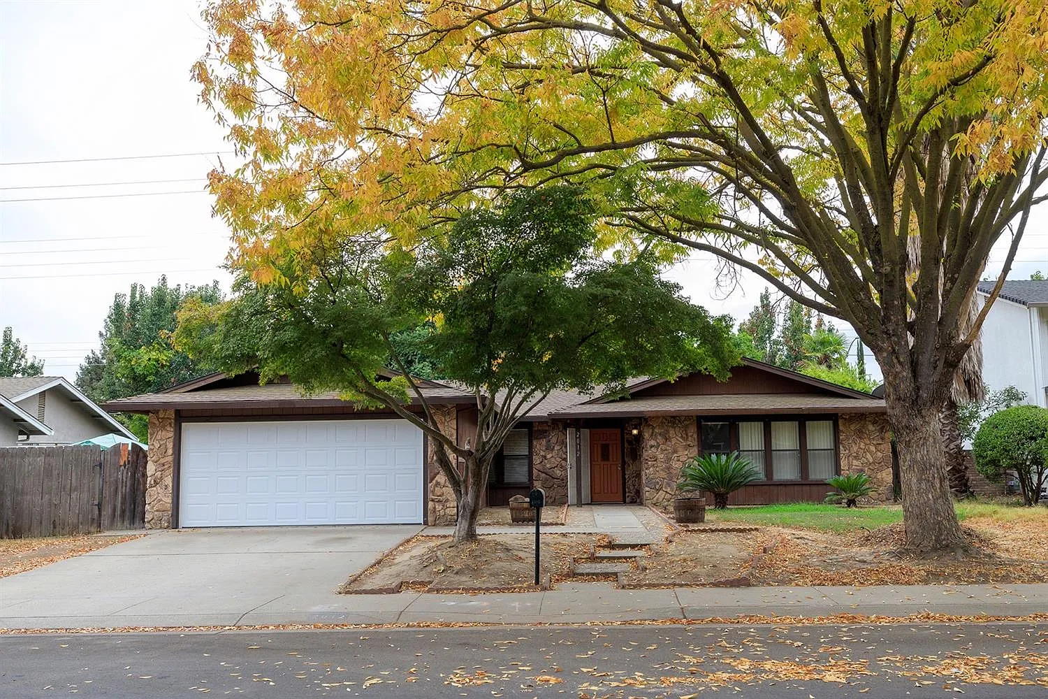 2012 Little Oak Way photo 1