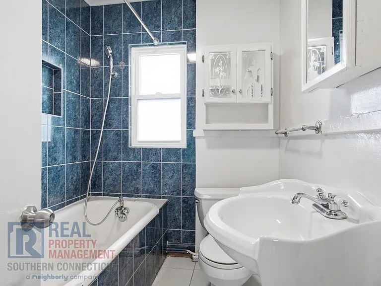 92 Aldine Ave #2 — Photo 16