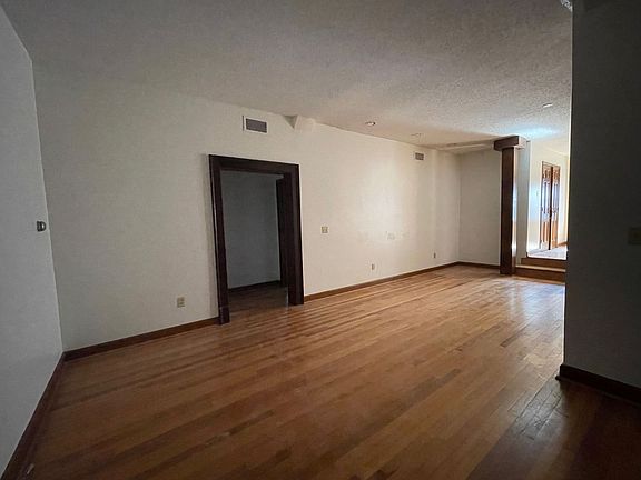 3rd image of 4611 Woodlawn Dr APT 5