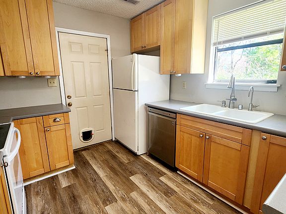 5th image of 9712 Wallwood Dr SE