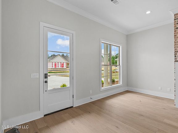 4th image of 204 Benners Ln