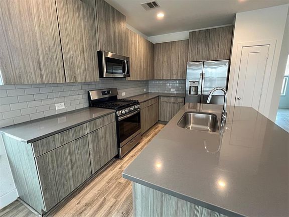 3rd image of 18535 Centro Row