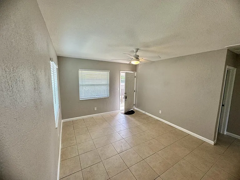 2601 SW 9th St — Photo 13