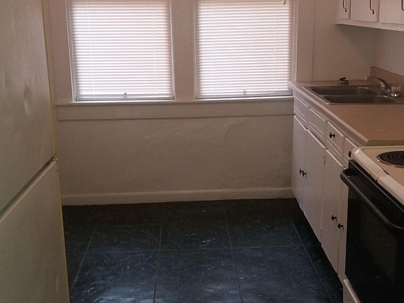 4th image of 1424 Lee St E #C1