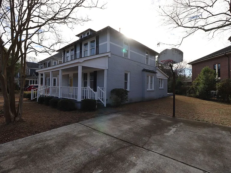 4910 Colonial Dr — Photo 2