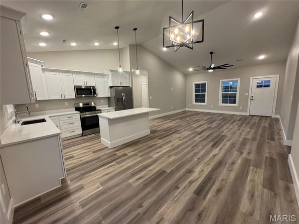108 Wade Dr, Scott City, MO 63780
