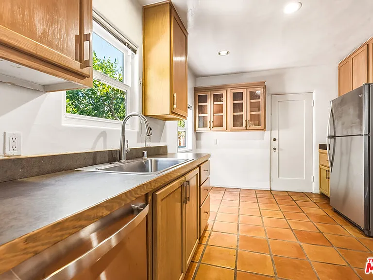 2613 Cloverfield Blvd — Photo 12