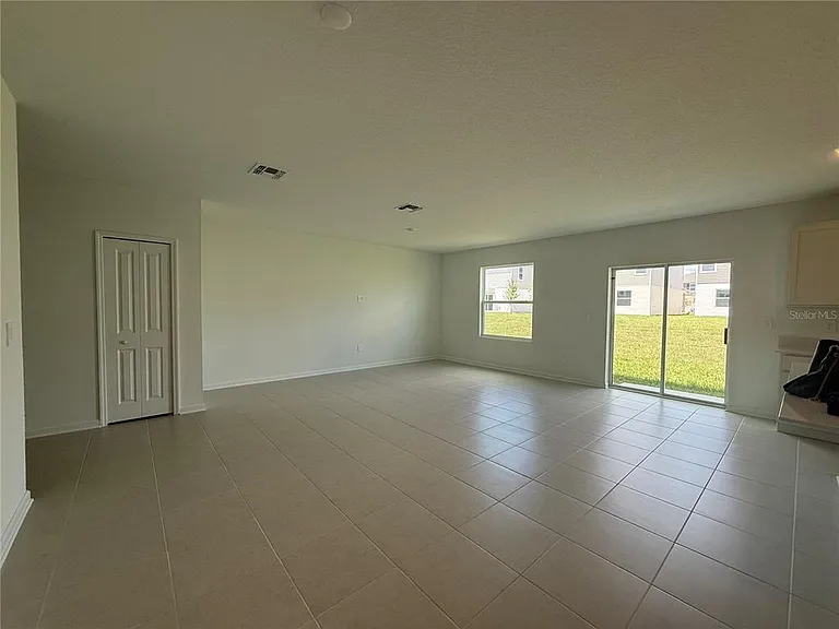 2528 Absolute Ave — Photo 3