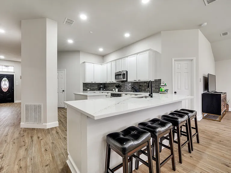 9512 Shirland Ln — Photo 12