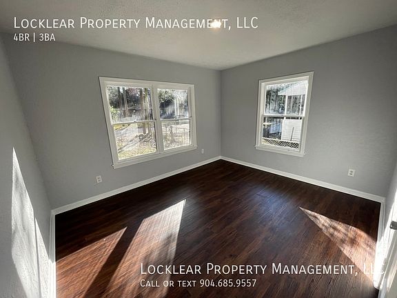 5th image of 1028 Saint Clair St
