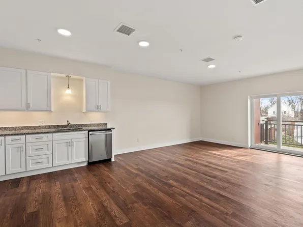 10 Franklin Ave APT 402, Revere, MA 02151