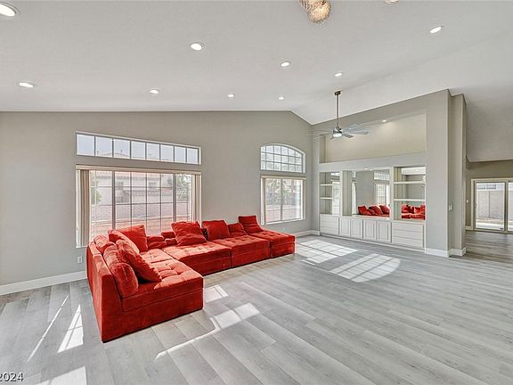 4th image of 8381 Campana Dr