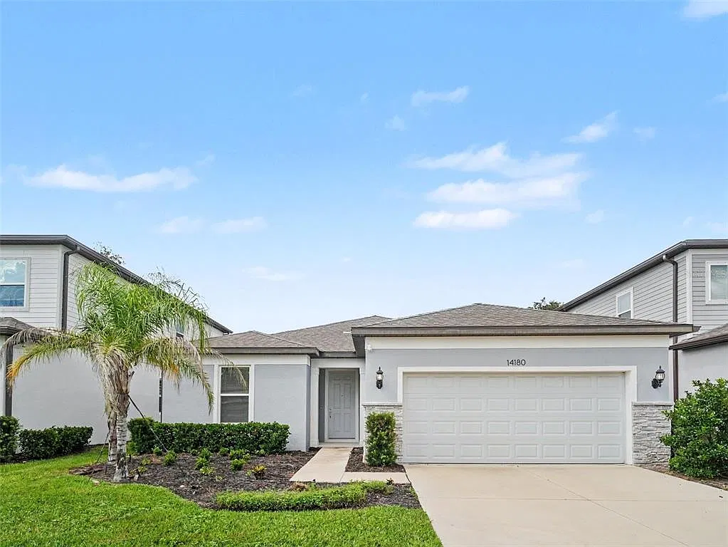 4 bed, 3.0 bath, 2264 sqft, $2,800 — Photo 1