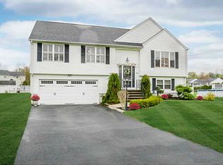 21 Spring Meadow Ct, Cranston, RI 02921