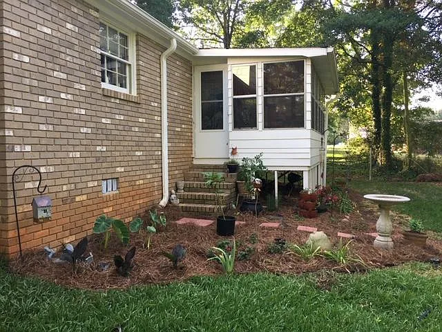 1021 Tuxedo Ln — Photo 8