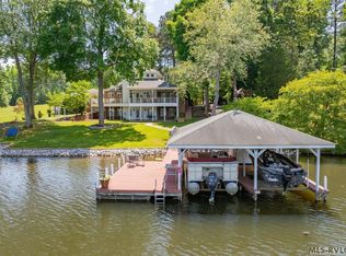 242 Spring Ct, Gasburg, VA 23857