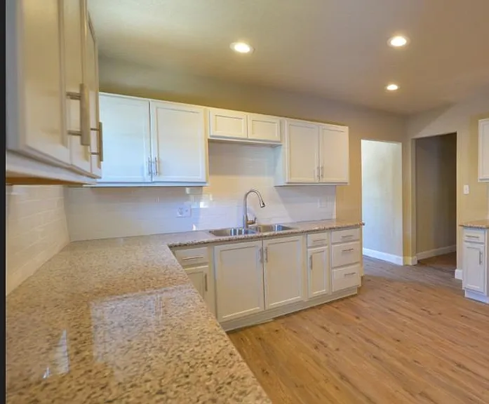 4542 E Illinois Ave — Photo 1