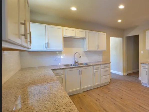 4542 E Illinois Ave, Fresno, CA 93702