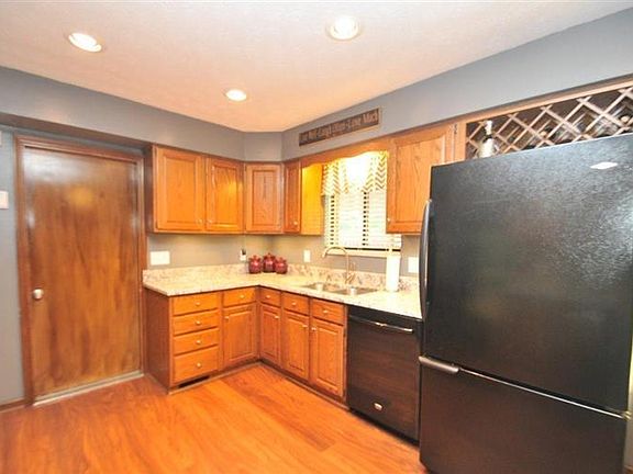 4th image of 3295 Blackoak Dr
