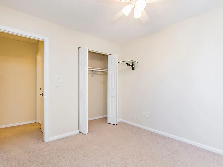 640 Counselor Sq — Photo 31