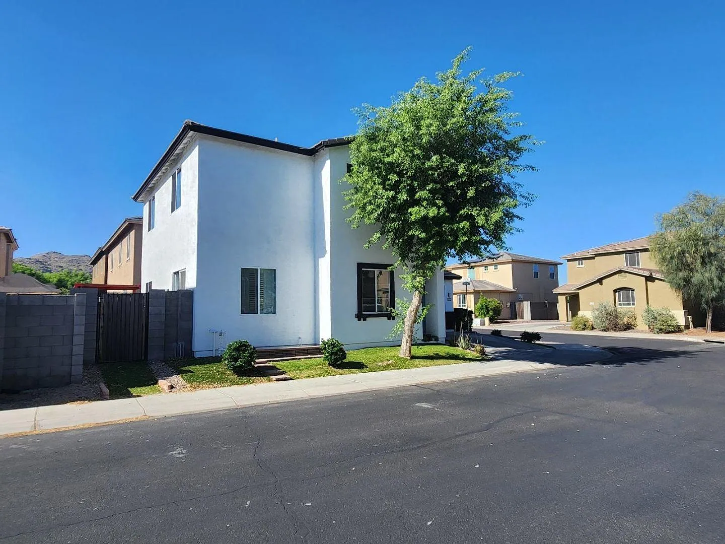 7411 S 27th Pl — Photo 4