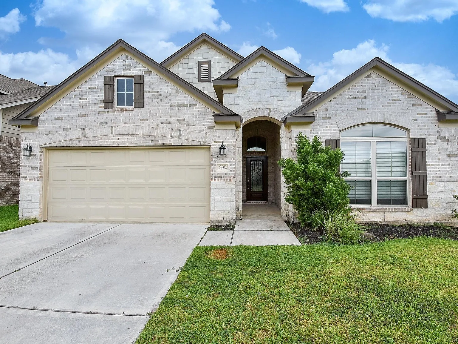 3 bed, 2.5 bath, 2246 sqft, $2,500 — Photo 2