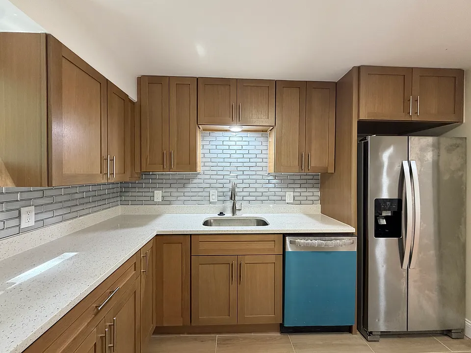487 Lowell Ave #2