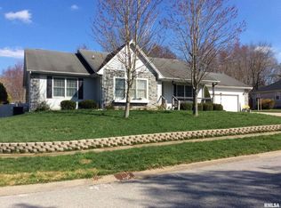 8 Hunters Ridge Dr, Mount Vernon, IL 62864