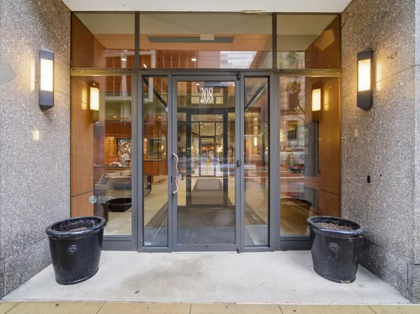 208 W Washington St APT 910, Chicago, IL 60606