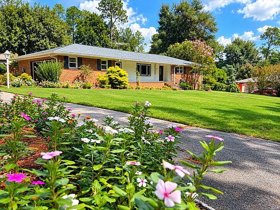 2nd image of 3215 Colonial Dr
