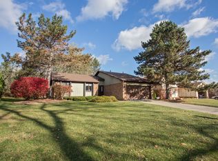 384 Prospect Dr, Rochester Hills, MI 48307