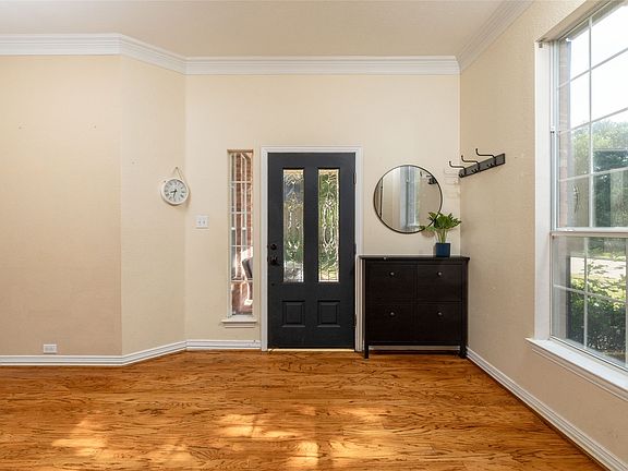 3rd image of 4705 Hampshire Dr