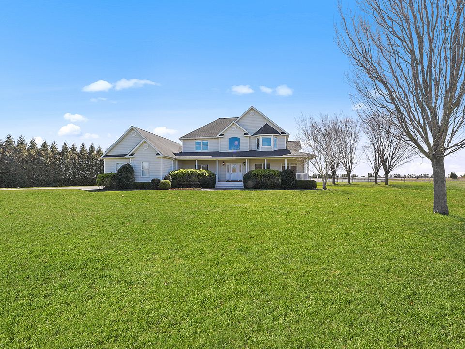 1st image of 703 Herricks Ln