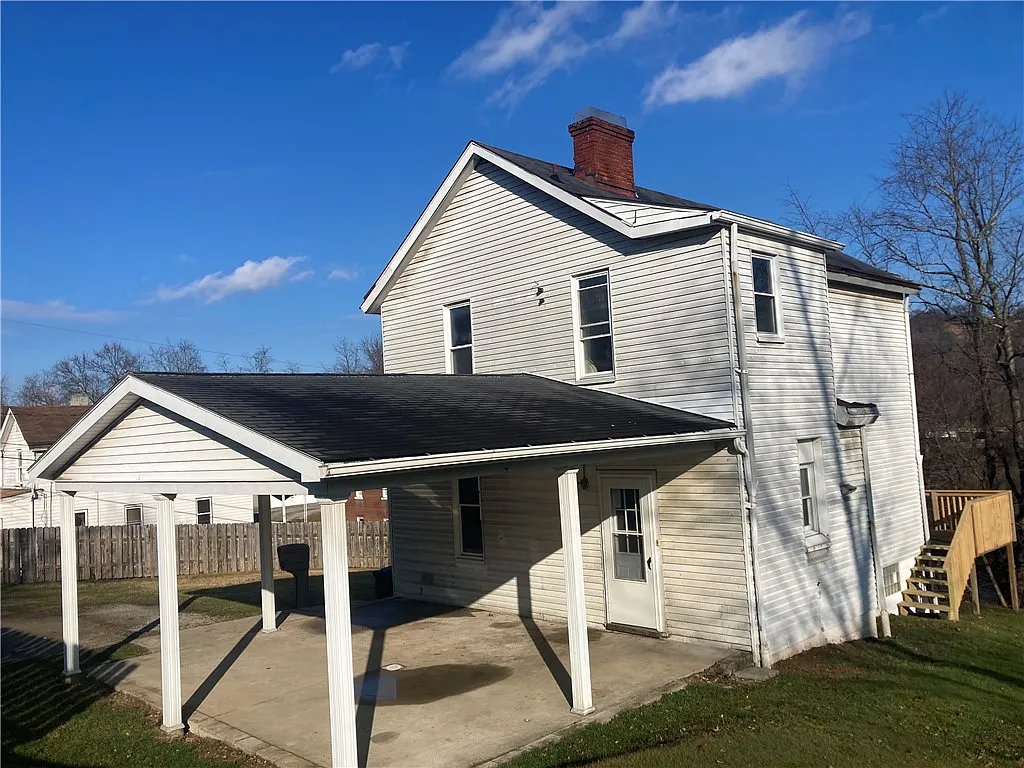 463 Wisconsin St photo 1