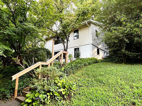 5th image of 709 Nelson Dr #B