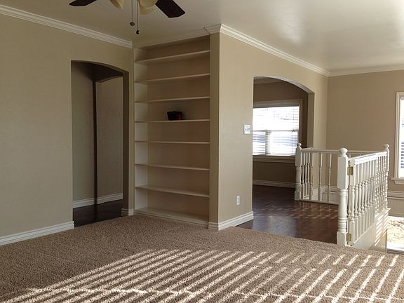 Living Room w/built-in