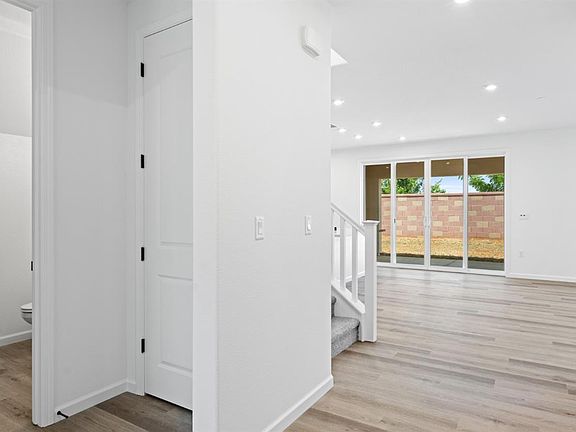 5th image of 3956 Valance Way