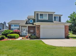 216 Bristol Ct, Sugar Grove, IL 60554