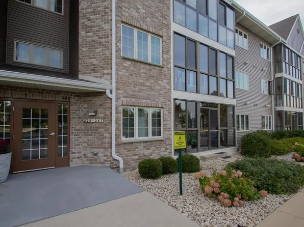 245 Oconomowoc PARKWAY, Oconomowoc, WI 53066