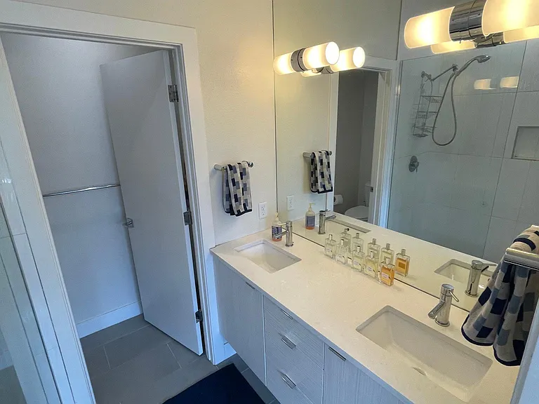 Master Bathroom - 3rd floor