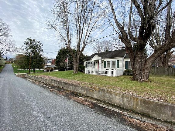 4th image of 146 W End Dr