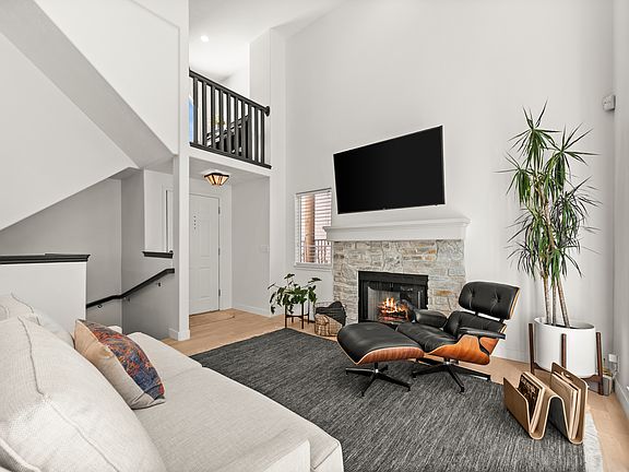 3rd image of 2326 E Sky Pines Ct